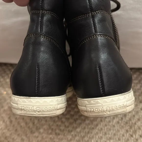 Unisex men’s 5 women’s 7. Black High-Top Sneakers. Leather with zippers