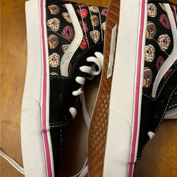 Vans Kids Sk8 Donuts Heart Hi Top Sneaker Shoes Size 6 US Juniors