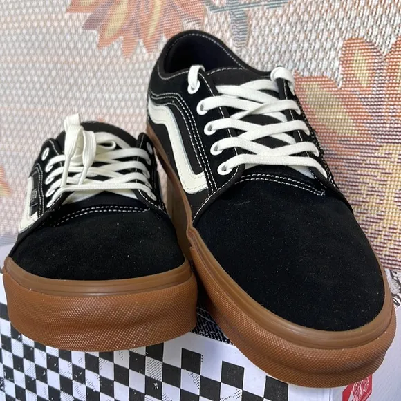 Vans Men’s Chukka Low SidBlack/GumVN0A5KQZB9M Snickers