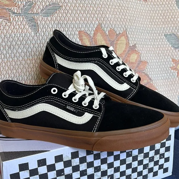 Vans Men’s Chukka Low SidBlack/GumVN0A5KQZB9M Snickers