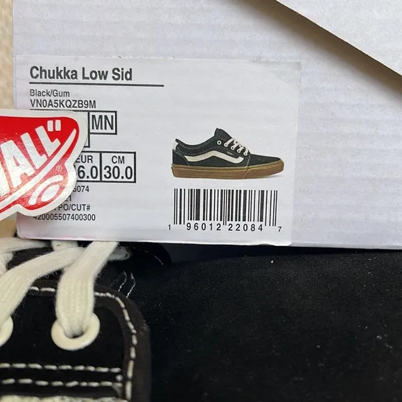 Vans Men’s Chukka Low SidBlack/GumVN0A5KQZB9M Snickers