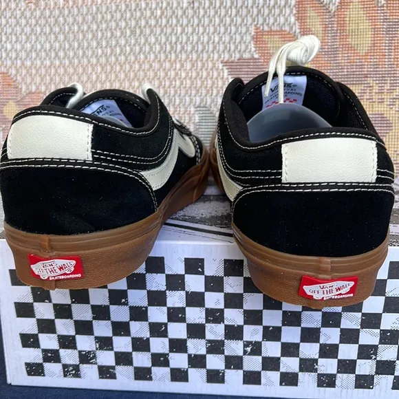 Vans Men’s Chukka Low SidBlack/GumVN0A5KQZB9M Snickers
