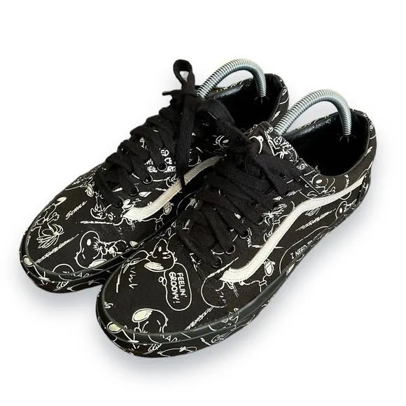 Vans Old Skool Peanuts Snoopy Black &amp; White Sneakers size Women’s 10 / Men’s 8.5