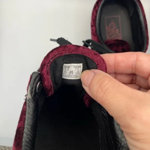 Vans Platform Crushed Velvet Burgundy Black Womens Streetwear Sport Skate EUC 7