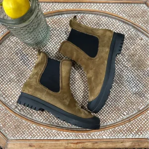 Veronica Beard Water Resistant Osana Suede Slip On Chelsea Boots Sz 8 1/2