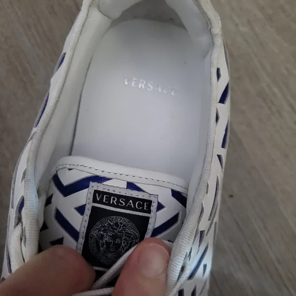 Versace sneakers shoes 43 nwt
