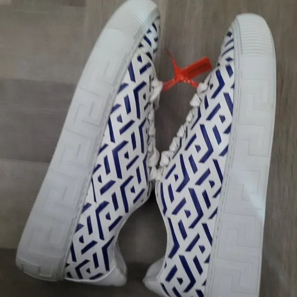 Versace sneakers shoes 43 nwt