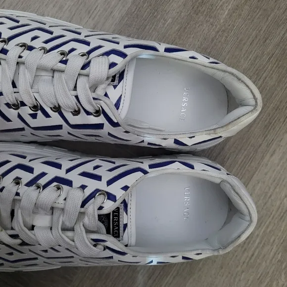 Versace sneakers shoes 43 nwt