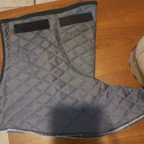 VIBRAM BOOTS SIZE 13 1/2