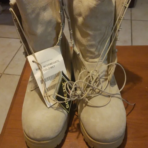 VIBRAM BOOTS SIZE 13 1/2