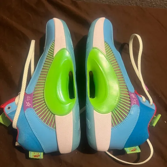 Vibrant Blue and Green Athletic Sneakers with Modern Design Air Jordan 35 Nike