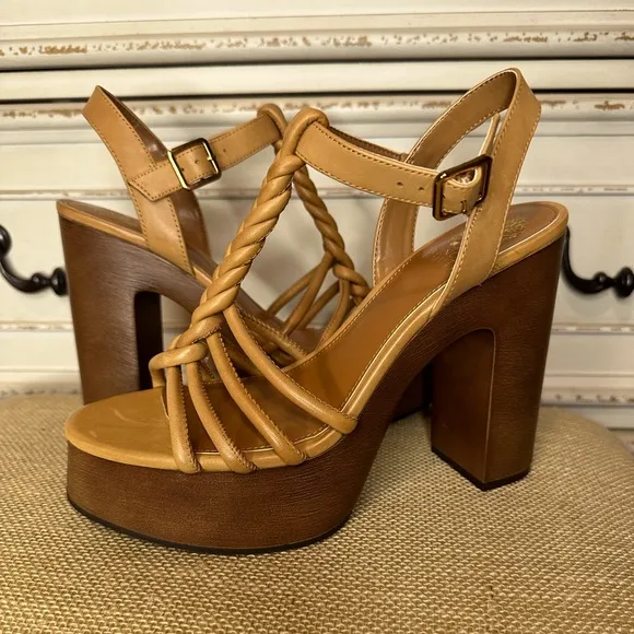 Vince Camuto - Rohnlee - NEW (no box) platform leather sandals size 7.5