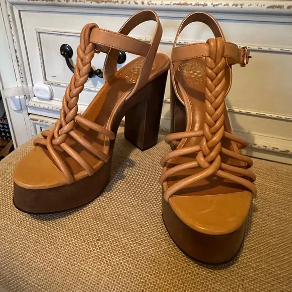 Vince Camuto - Rohnlee - NEW (no box) platform leather sandals size 7.5