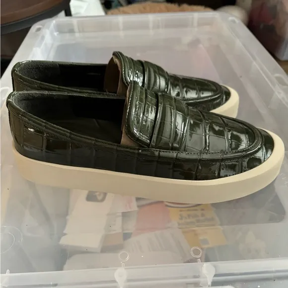 Vince Green Crocodile Pattern Ghita Slip-On Shoes
