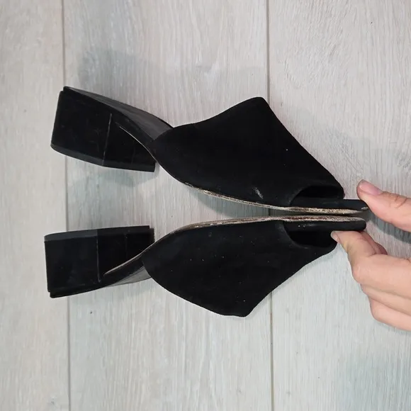 Vince Women Suede Heels Sandals shoes sz 7.5M