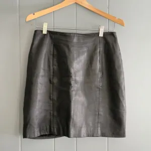 Vintage Bagatelle Black Leather Mini Skirt Size 9/10 High Waist Lined Zip Back