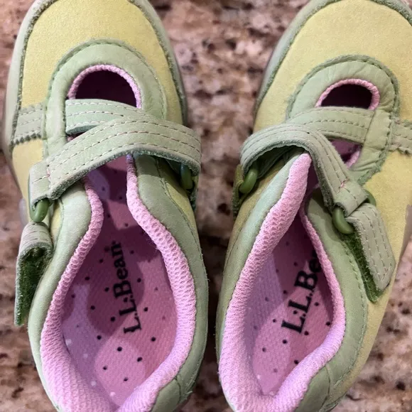 VINTAGE L.L BEAN sneakers Leather and suede with velcro closure Toddler SIZE 8
