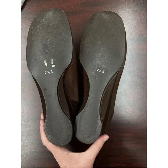 Vintage Icon Leather Girl with a Pearl Earring Brown Slip On Shoes Size 7.5B