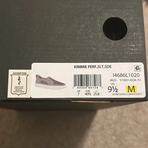 VIONIC Kimmie Perf Slip On Sneaker 9.5M
