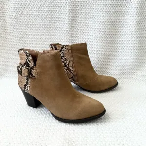 Vionic Naomi Beige Tan Suede Faux Snake Heel Trim Water Resistant Ankle Boots 9