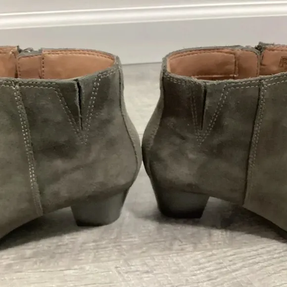 VIONIC Upright Madeline Boot Size 8