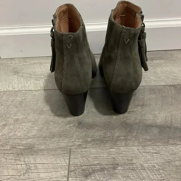 VIONIC Upright Madeline Boot Size 8