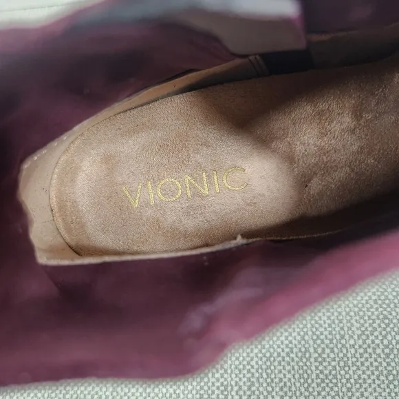 Vionic Vera Size 7 Suede Ankle Boots Water Resistant Wine Burgundy Color