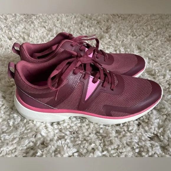 Vionic Walking Running Athletic Sneakers Pink NWOB Size 8 Sporty Athleisure