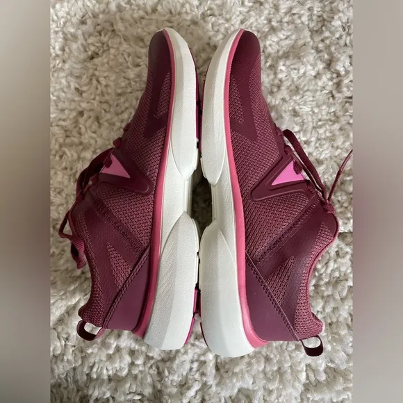Vionic Walking Running Athletic Sneakers Pink NWOB Size 8 Sporty Athleisure