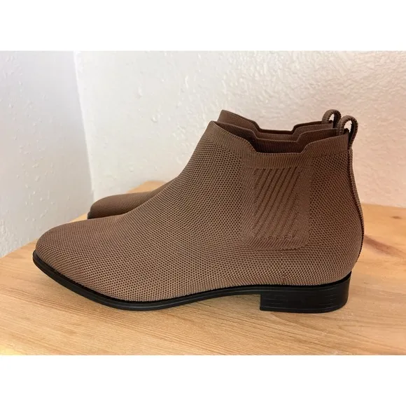 Vivaia Slip-On Square-Toe Ankle Chelsea Boots (Ryan Slip-On) Size 40.5 Espresso