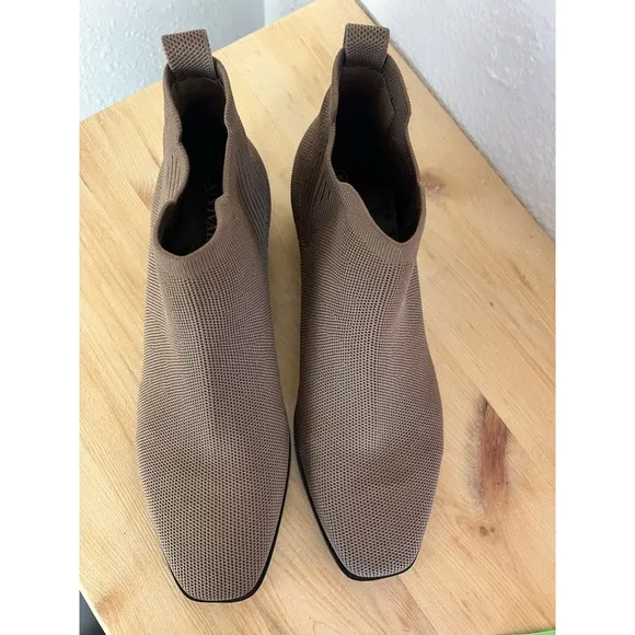 Vivaia Slip-On Square-Toe Ankle Chelsea Boots (Ryan Slip-On) Size 40.5 Espresso