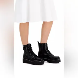 Wild Pair Arriele Lug Sole Combat Boots 11M