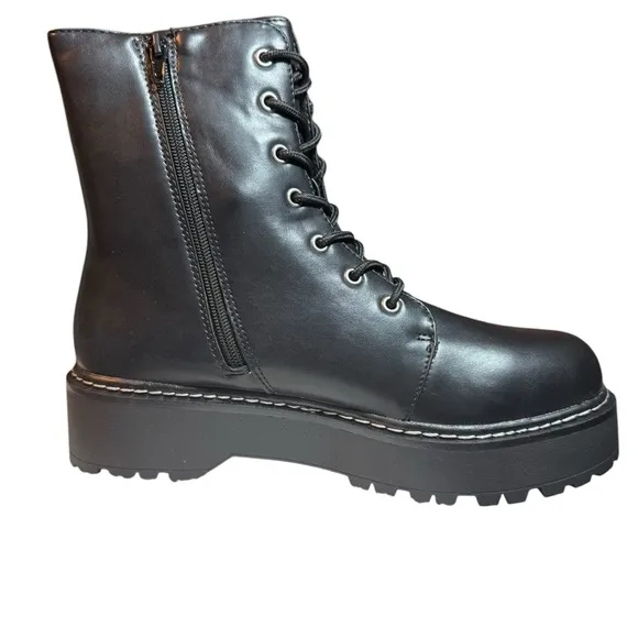 Wild Pair Arriele Lug Sole Combat Boots 11M