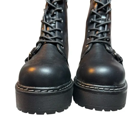 Wild Pair Arriele Lug Sole Combat Boots 11M