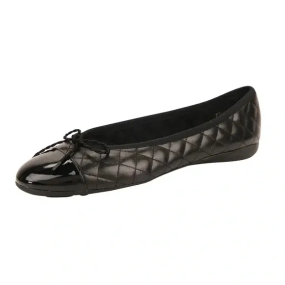 WOMEN’S BEST QUILTED LEATHER BALLET FLAT SIZE 9, BLUE, LIKE NEW