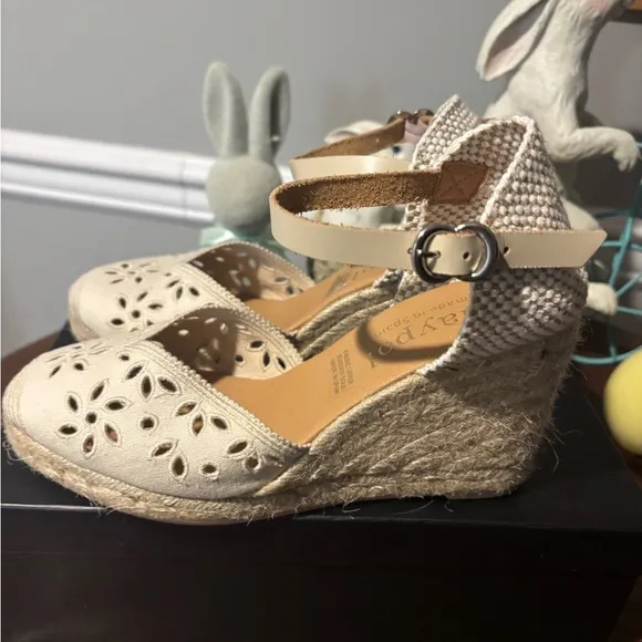 Women's Cream Espadrille Wedge Sandals - NWOT - Size 8