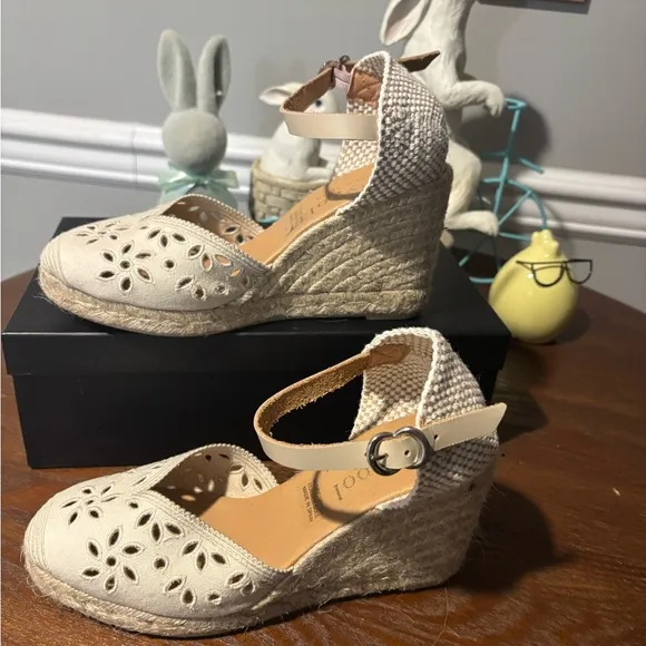 Women's Cream Espadrille Wedge Sandals - NWOT - Size 8