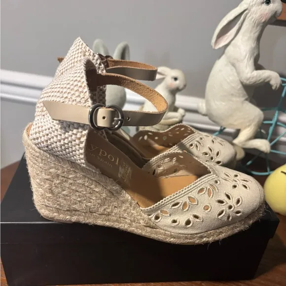 Women's Cream Espadrille Wedge Sandals - NWOT - Size 8