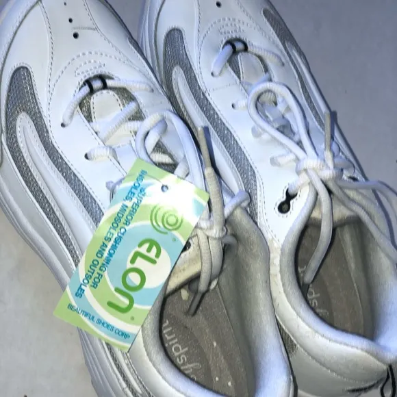 Women’s ELON easy spirit sneakers