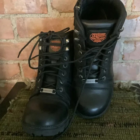 Women’s Milwaukee Leather size 8.5 black zip/lace up lug sole boots
