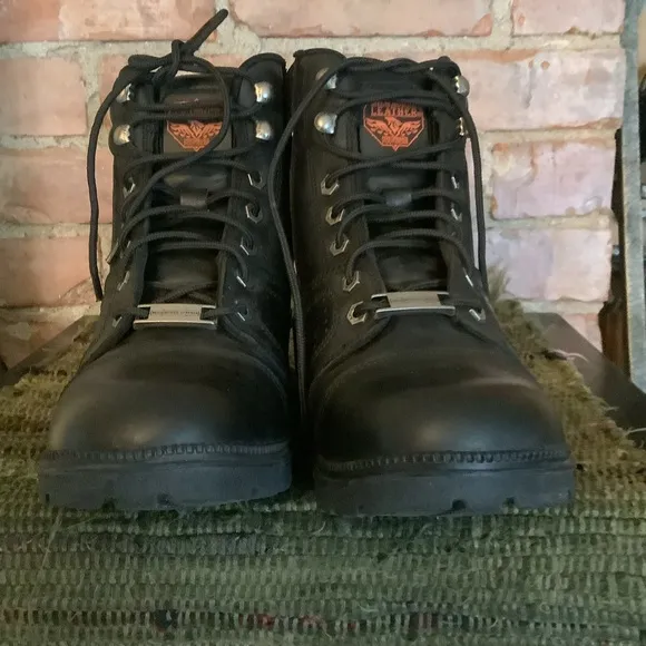 Women’s Milwaukee Leather size 8.5 black zip/lace up lug sole boots