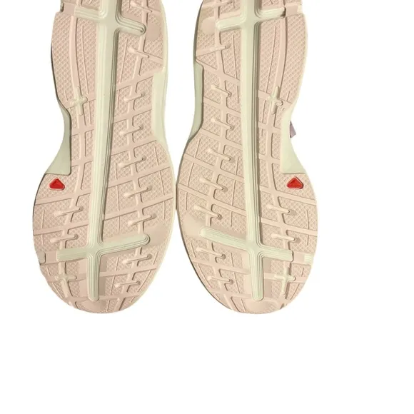 Women’s NWOT or box Salomon Aero Glide running‎ sneakers, size 9.5
