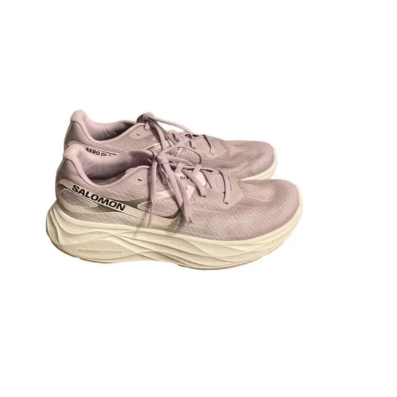 Women’s NWOT or box Salomon Aero Glide running‎ sneakers, size 9.5