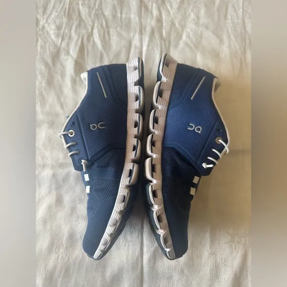 Women’s On Running Blue Sneakers Size 9