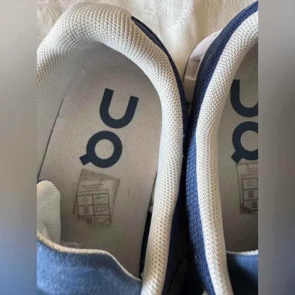 Women’s On Running Blue Sneakers Size 9