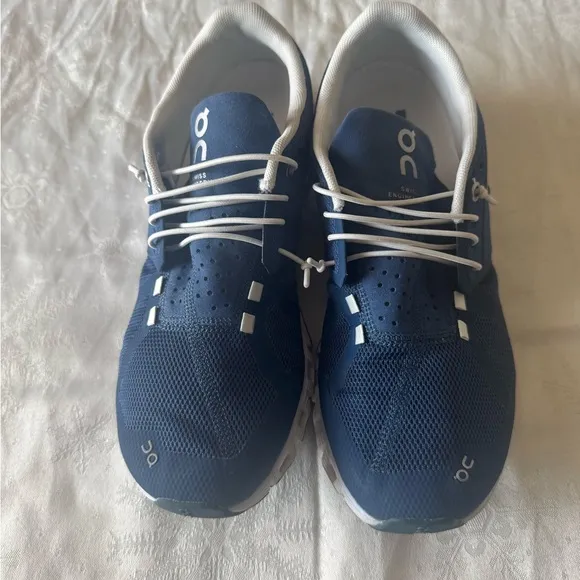 Women’s On Running Blue Sneakers Size 9