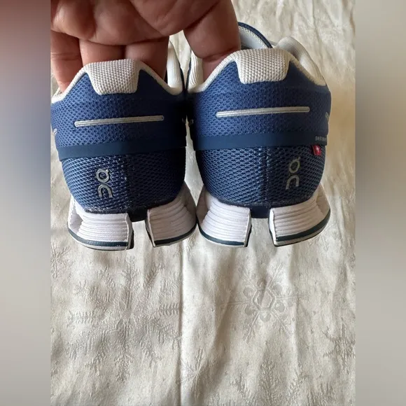 Women’s On Running Blue Sneakers Size 9