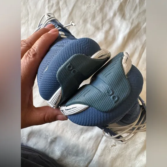 Women’s On Running Blue Sneakers Size 9