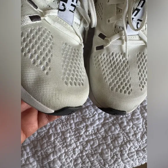 women’s On Running Cream Sneakers Size 8