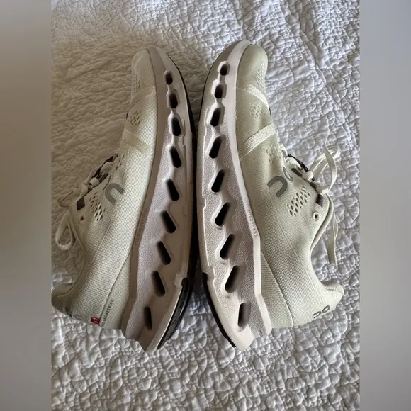 women’s On Running Cream Sneakers Size 8